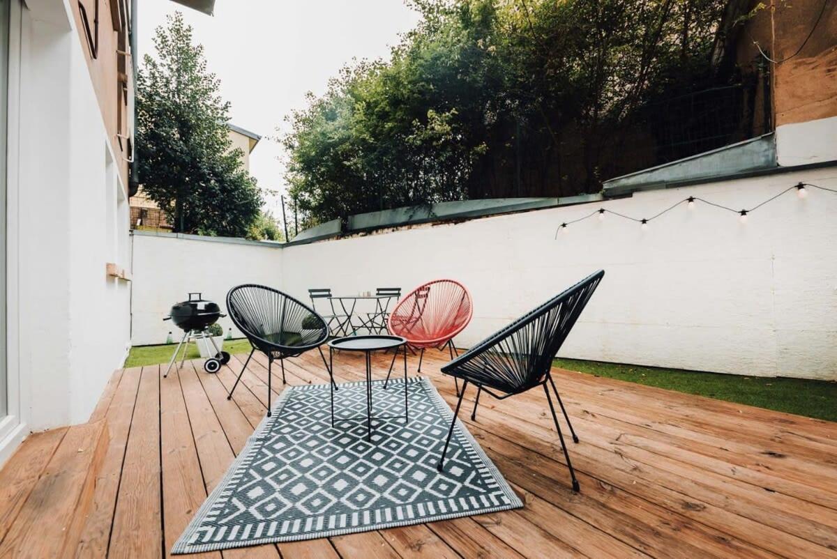 Cozy Studio with Terrace, Pet-Friendly, Near Center - Housity