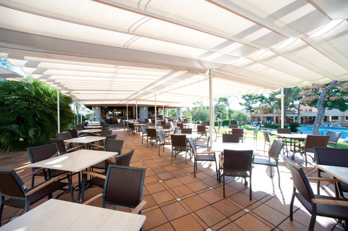 Un restaurante o sitio para comer en Grupotel Gran Vista & Spa