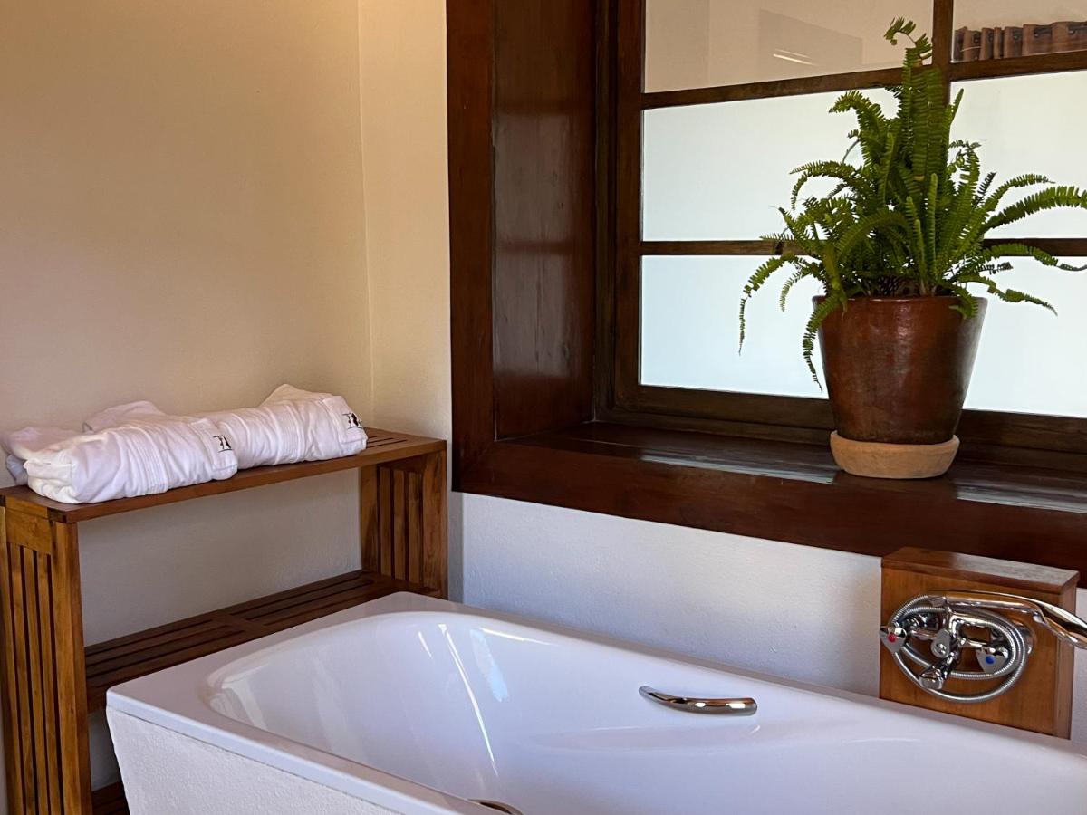 TSIAZOMPANIRY ISLAND LODGE - Housity