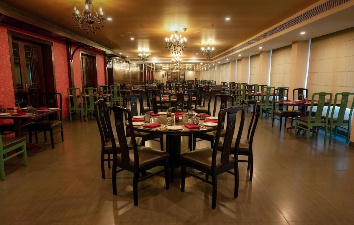 a dining room with a table and chairs at Radisson Blu Kochi in Cochin