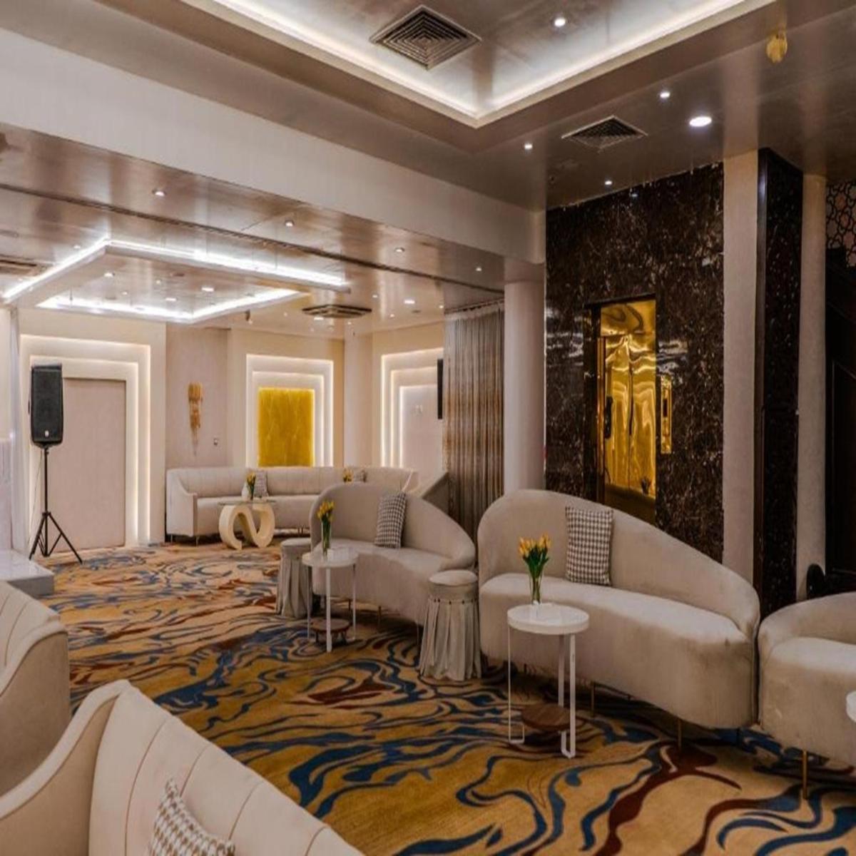 Sunday Hotel Kingdom Towers Formerly Warwick Al Dabab Hotel - Housity