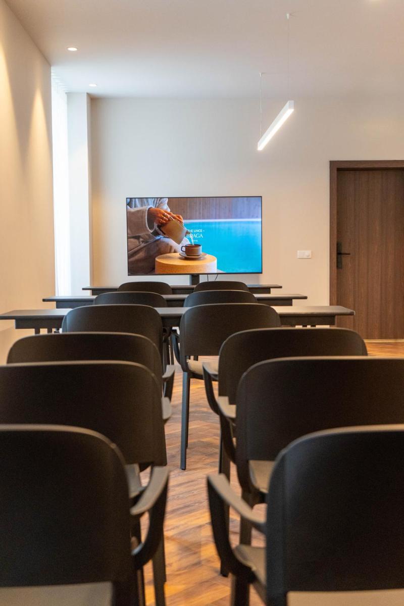 A área empresarial e/ ou a sala de conferências de The Lince Braga