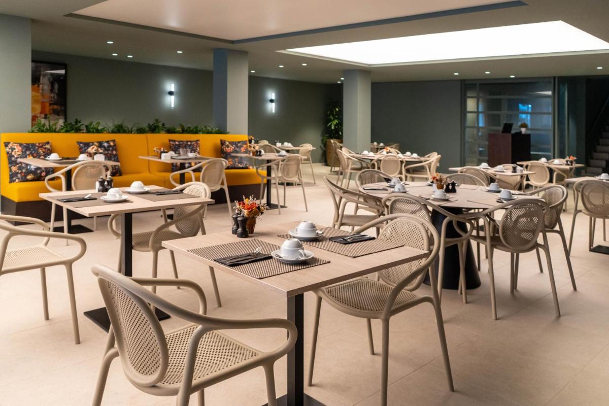 Um restaurante ou outro lugar para comer em The Lince Braga