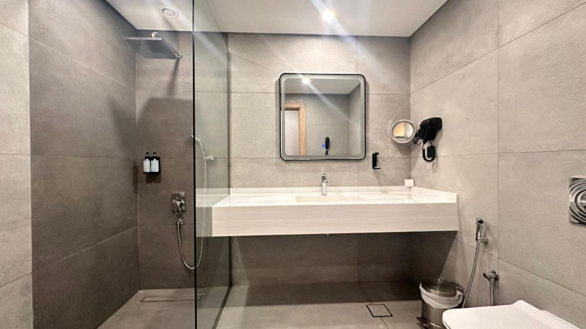 Grand Continental Hotel - Housity
