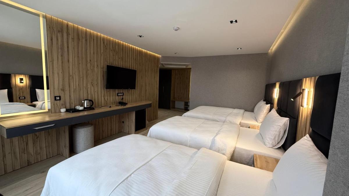 Karaca Hotel Van - Housity