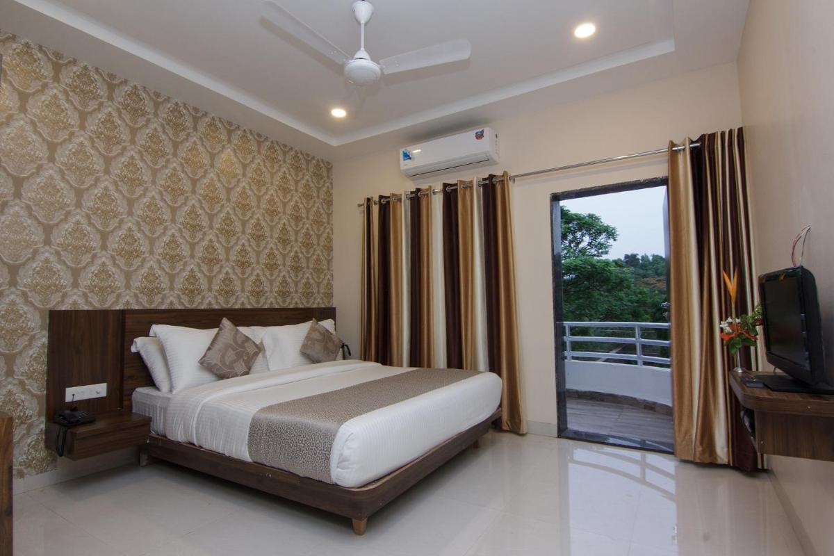 Strand Resort - Housity