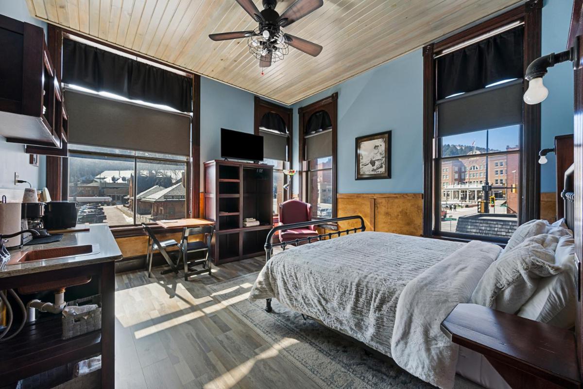 Historic Iron Horse Inn - Deadwood - Housity