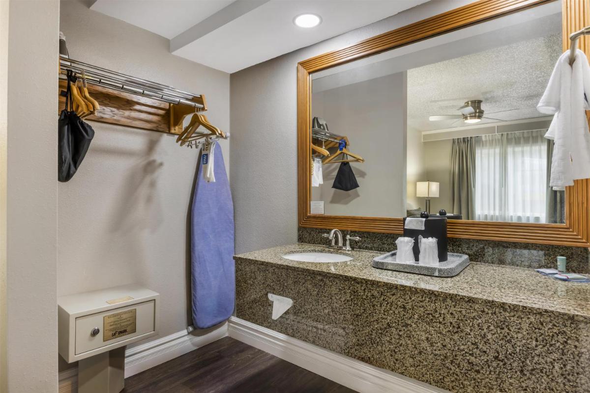 Best Western Pier Point Inn - Housity