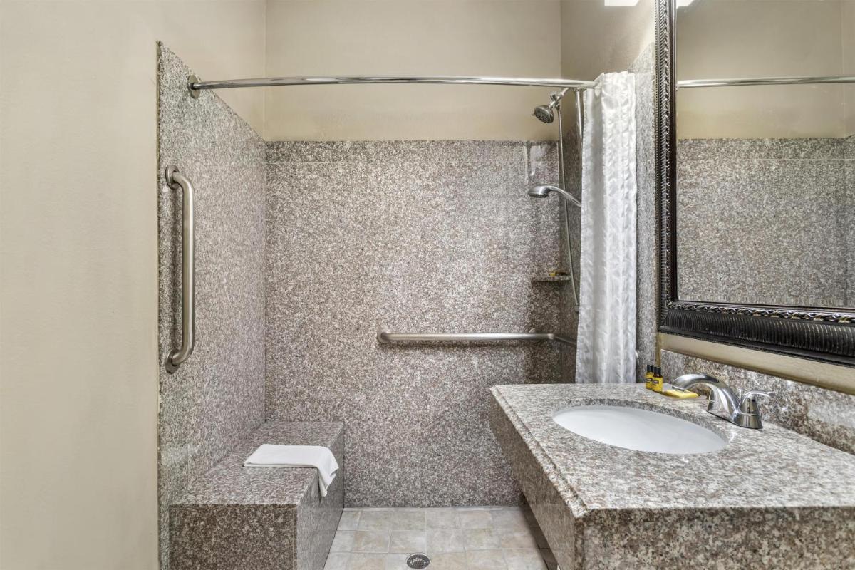 Best Western Plus Heritage Inn & Suites Houston,Pasadena,Deer Park,Channelview - Housity