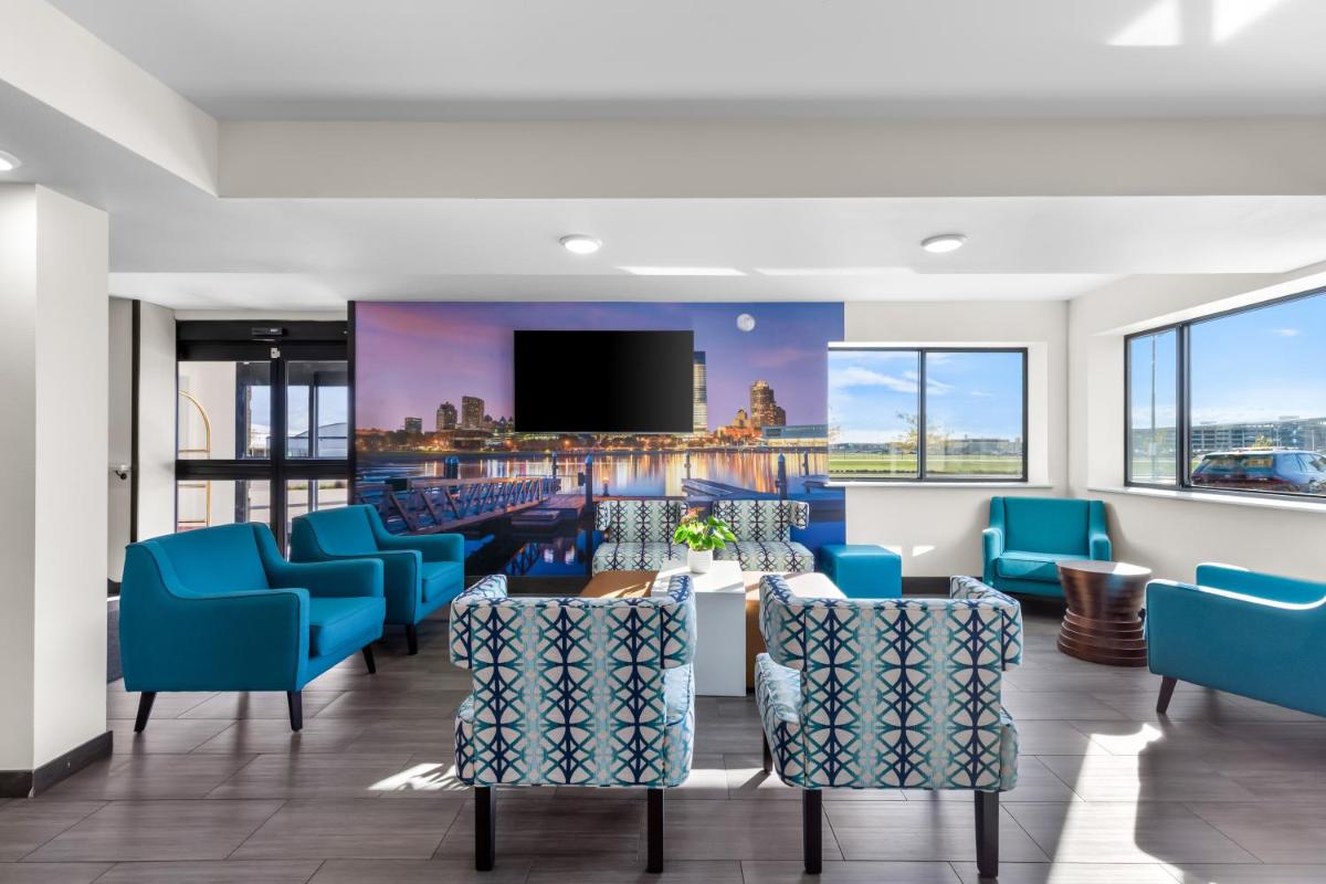 Clarion Pointe Milwaukee Airport - Housity