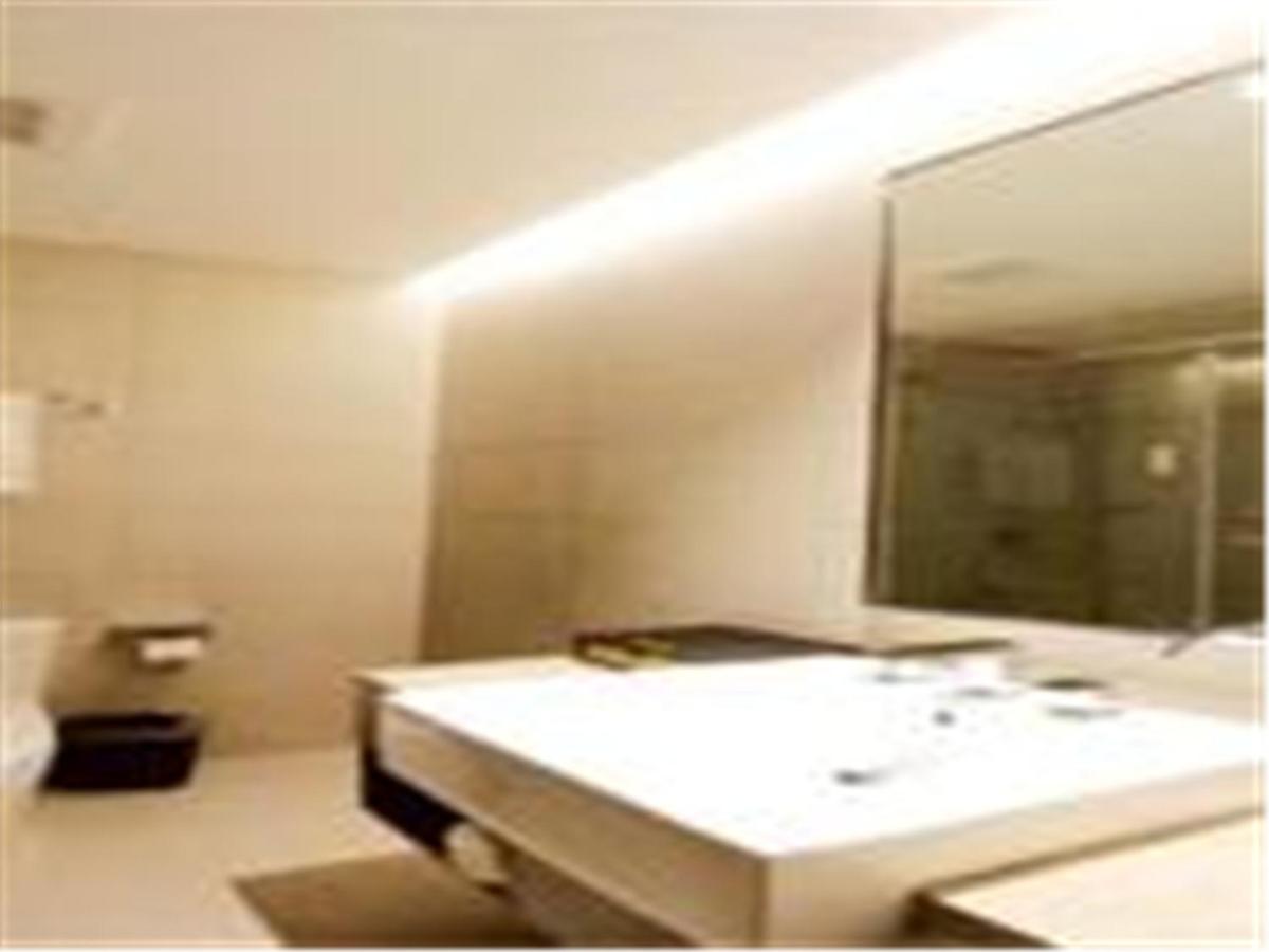 Home Inn Ji'nan East Erhuan Road Honglou Plaza - Housity