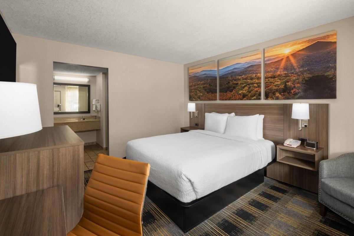 Days Inn by Wyndham Canton - Housity