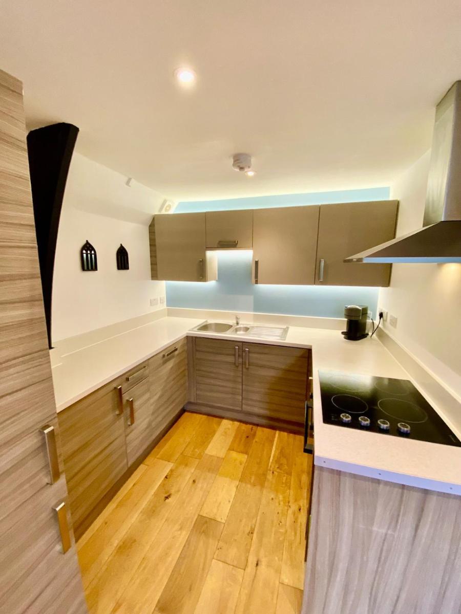 Fabulous Converted Church Apartment Town Centre - Housity
