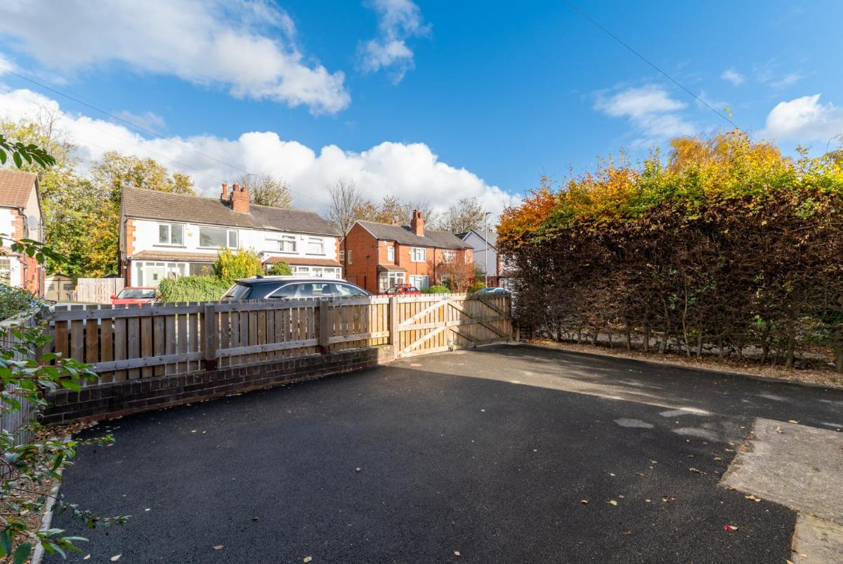 Headingley Home Next to Stadiums with Off Street Parking and Excellent Transport Links - Housity