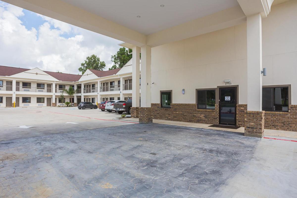 Home Place Inn Spring I-45 North and 1960 - Housity