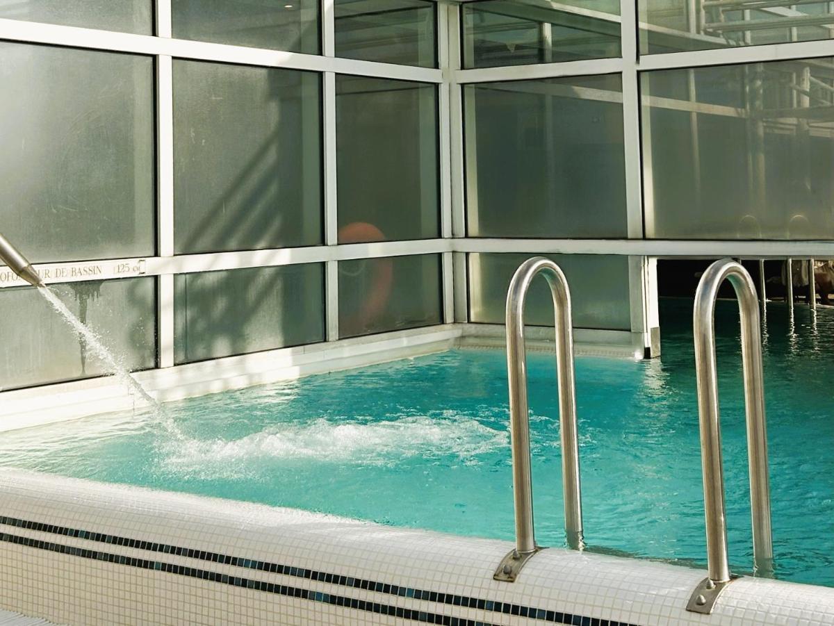 Piscine de l'établissement Célestins Spa Thermal & Hôtel by Vy Resort ou située à proximité