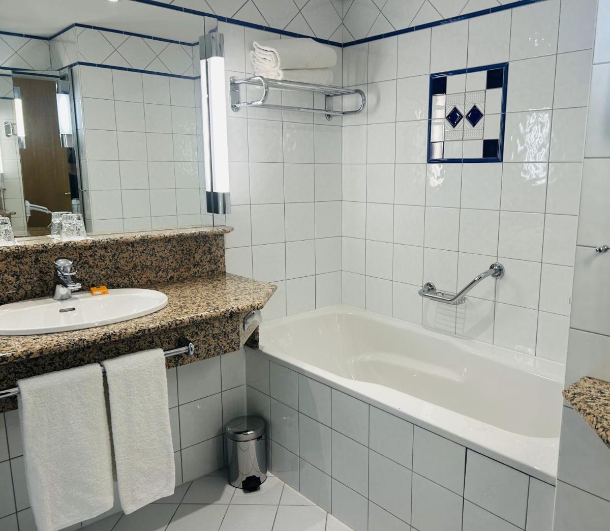 Salle de bains dans l'établissement Célestins Spa Thermal & Hôtel by Vy Resort