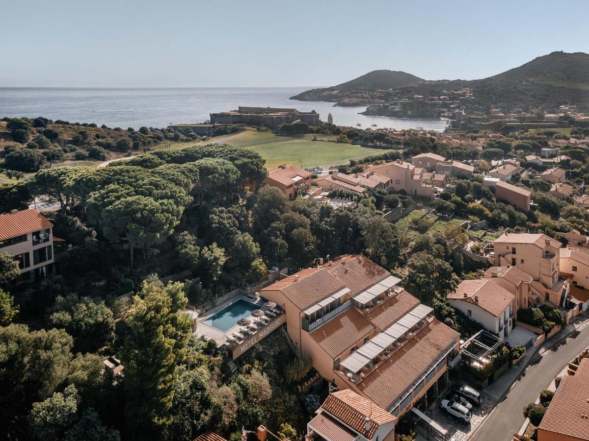 Vue aérienne d'une maison avec piscine et l'océan dans l'établissement Hôtel & Spa Le Madeloc - Collioure Centre, à Collioure