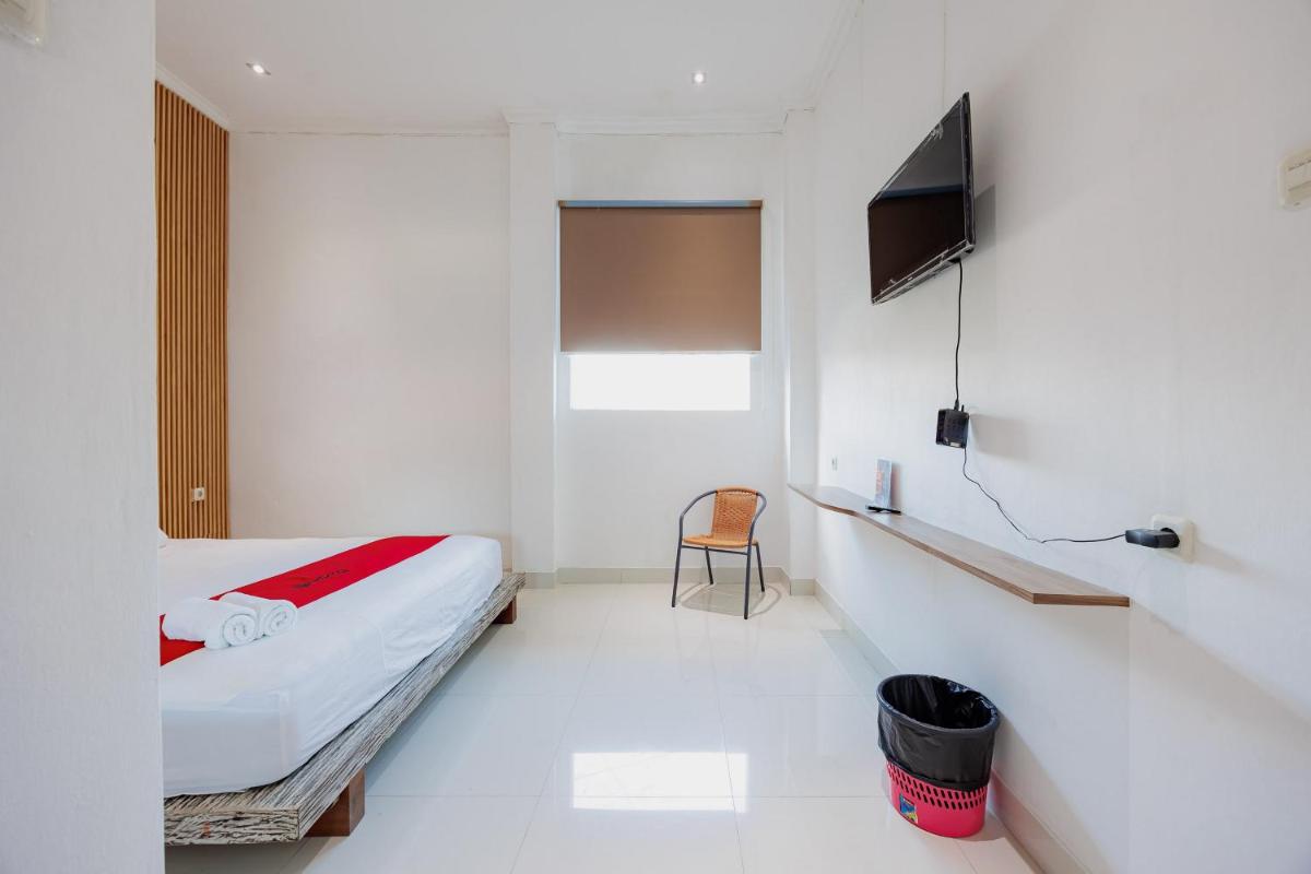 RedDoorz near Ubud Village - Housity