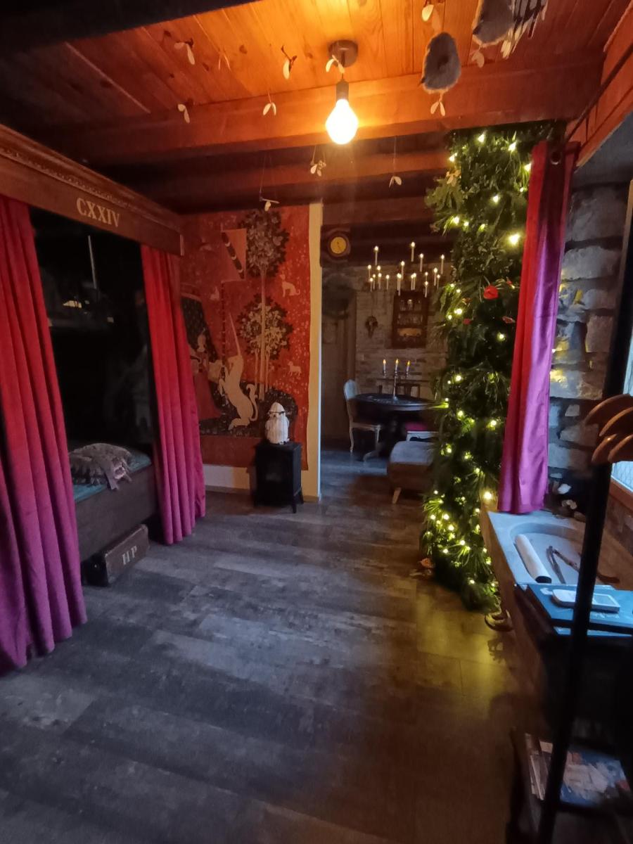 La Pensine du célèbre sorcier - Housity