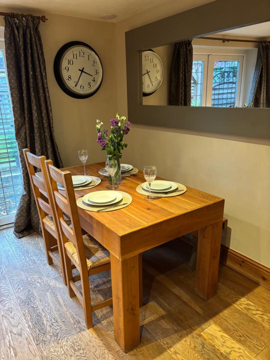 The Field View Retreat at Alveston Pastures just 3 miles from the Town - Housity