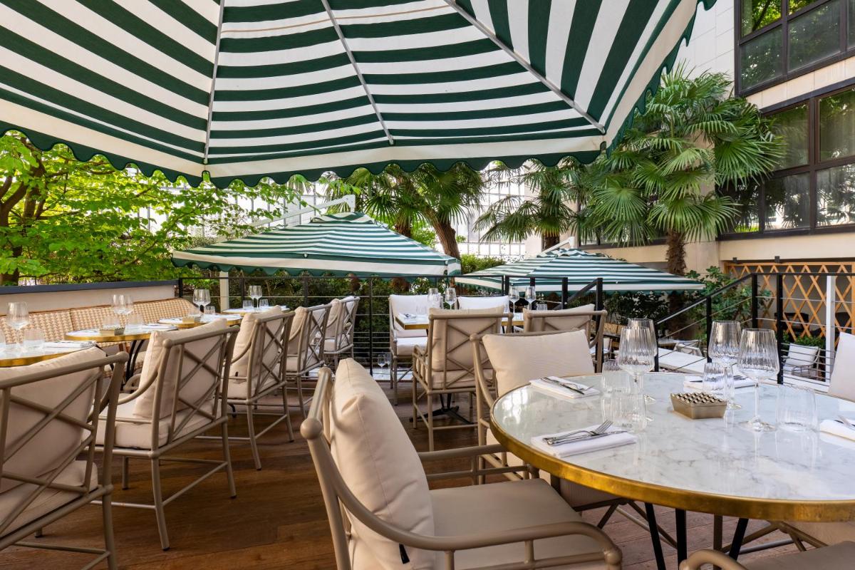 Restaurant ou autre lieu de restauration dans l'établissement La Maison Champs Elysées