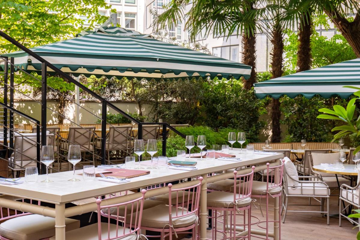 Restaurant ou autre lieu de restauration dans l'établissement La Maison Champs Elysées