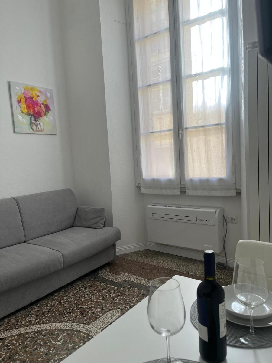 Como Living Apartment with balcony - City Center, near the lake - Housity