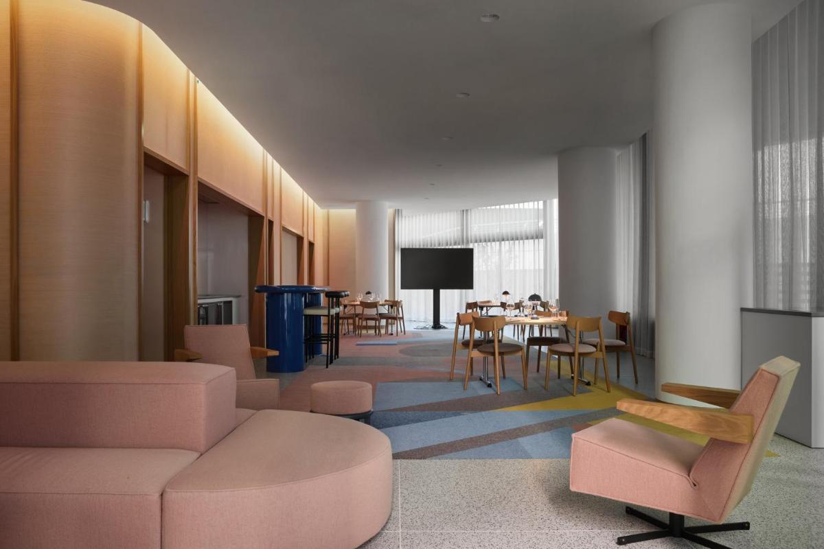 TV/Unterhaltungsangebot in der Unterkunft Kimpton Main Frankfurt by IHG