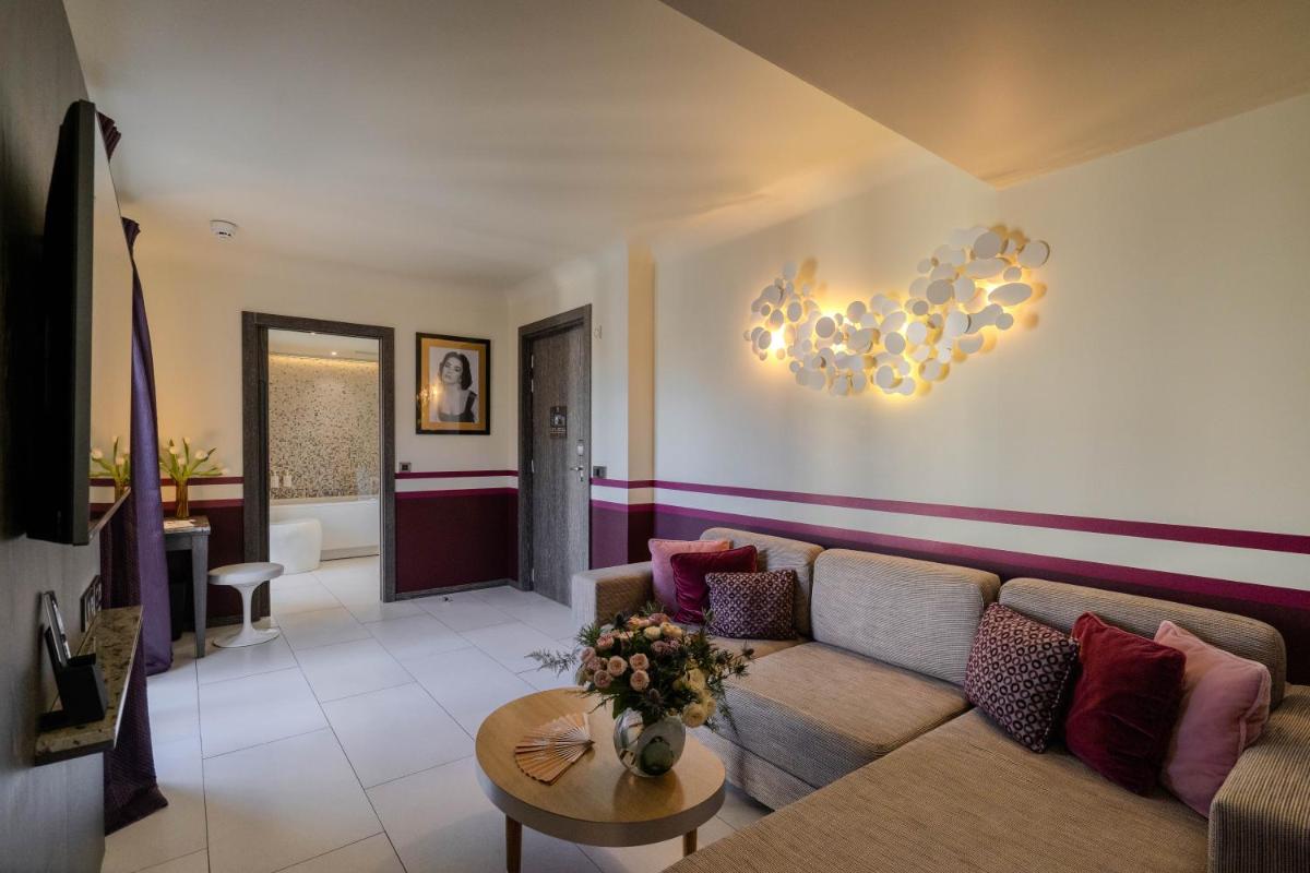 Coin salon dans l'établissement Hôtel de Paris Saint-Tropez