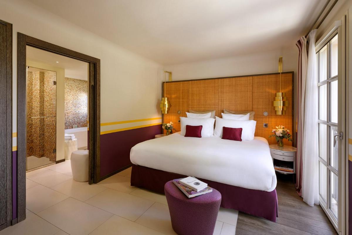 Un ou plusieurs lits dans un hébergement de l'établissement Hôtel de Paris Saint-Tropez
