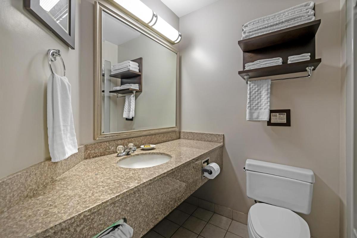 Best Western Plus Stoneridge Inn & Conference Centre London Ontario - Housity