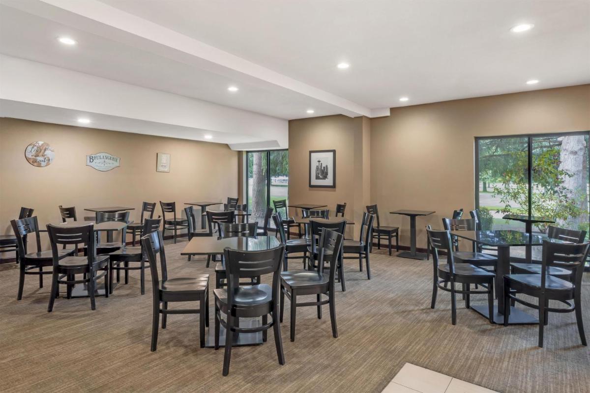 Best Western Plus Plaza by the Green - Housity