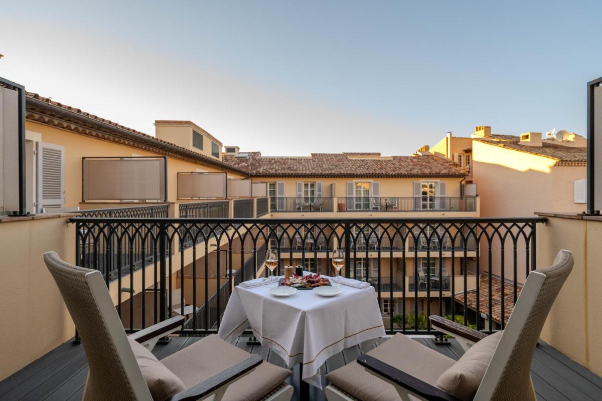 Balcon ou terrasse dans l'établissement Hôtel de Paris Saint-Tropez