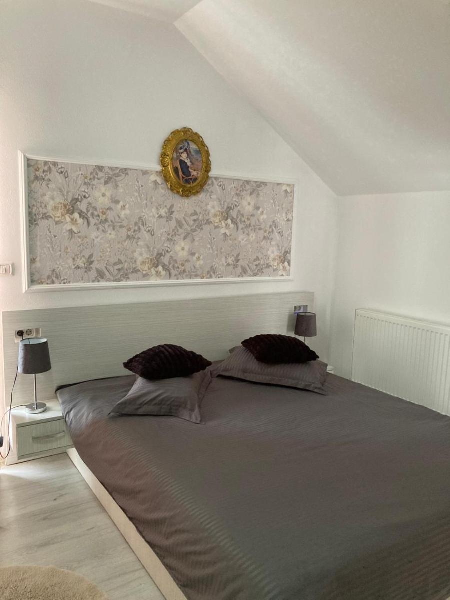 Sara Apartament - Housity