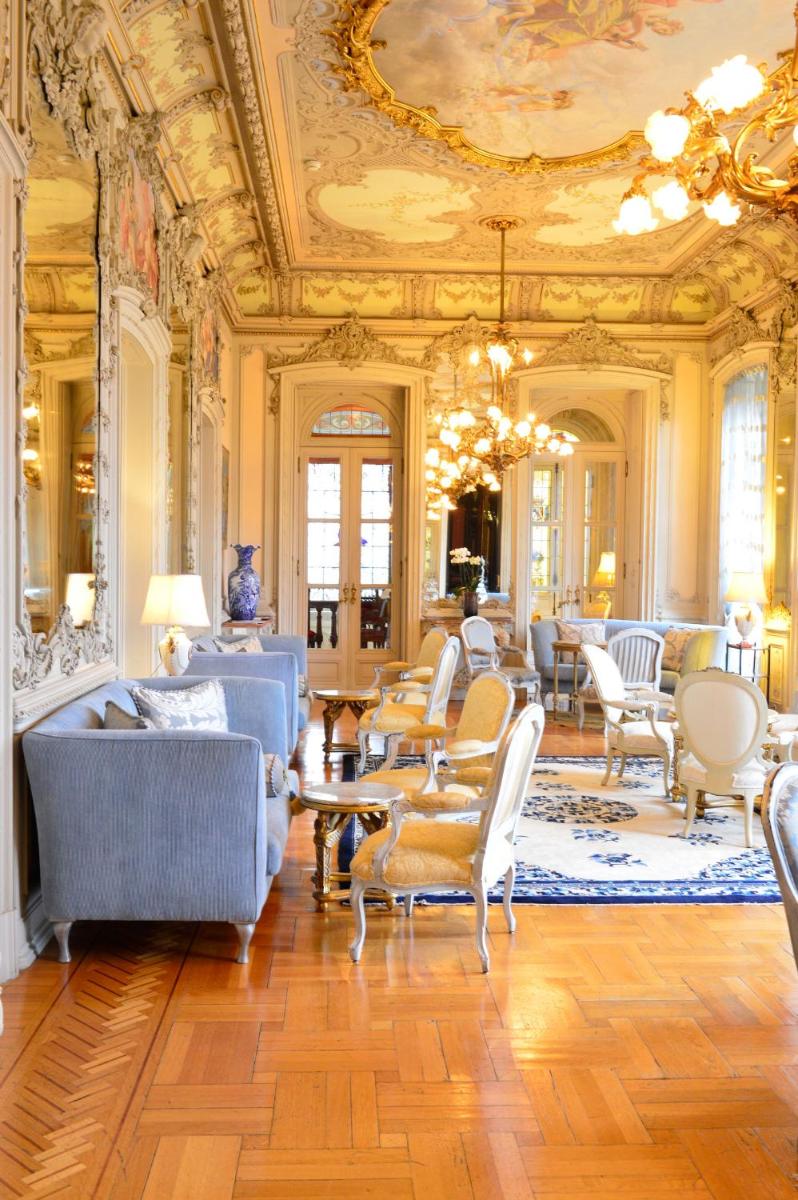 Uma área de estar em Pestana Palace Lisboa Hotel & National Monument - The Leading Hotels of the World