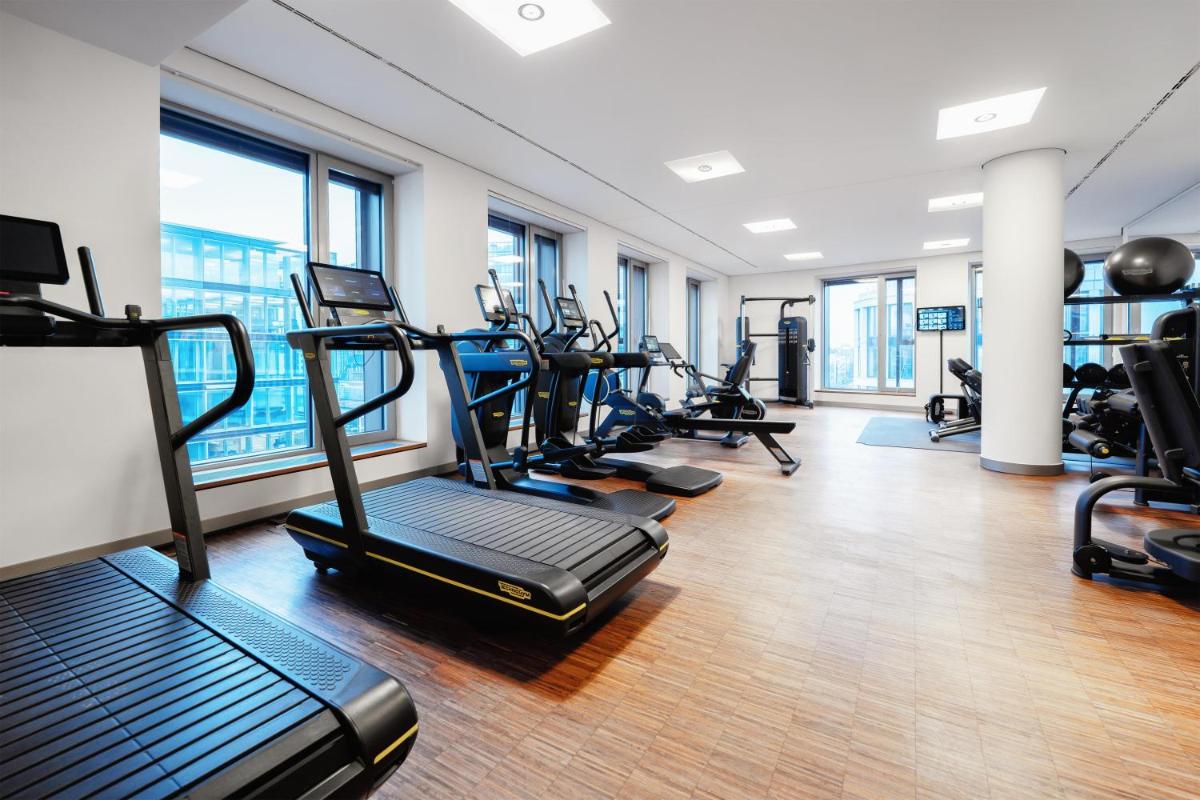 Das Fitnesscenter und/oder die Fitnesseinrichtungen in der Unterkunft Waldorf Astoria Berlin