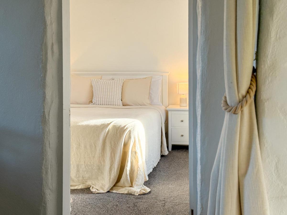 Yellow Cottage, Doolin - Housity