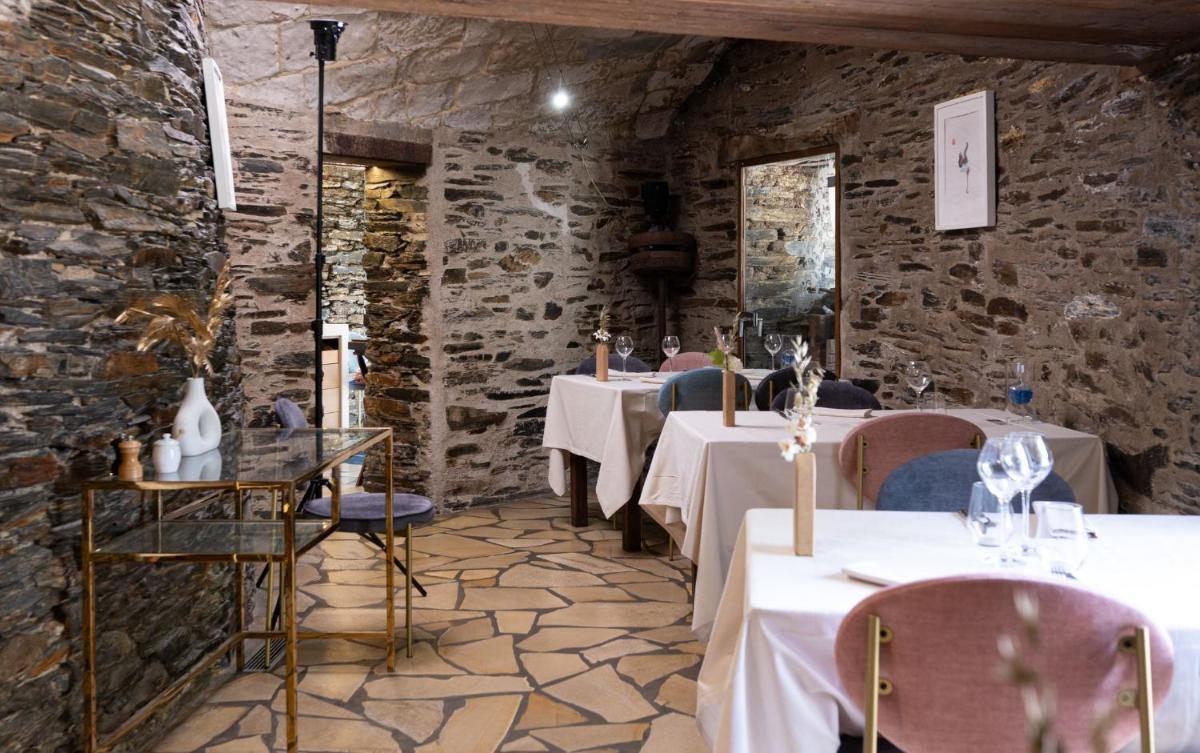 Restaurant ou autre lieu de restauration dans l'établissement Logis Hôtel Domaine du Moulin Cavier - Restaurants & Spa