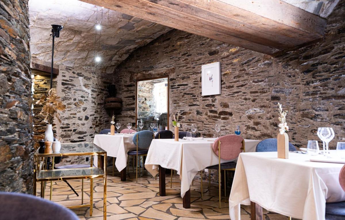 Restaurant ou autre lieu de restauration dans l'établissement Logis Hôtel Domaine du Moulin Cavier - Restaurants & Spa