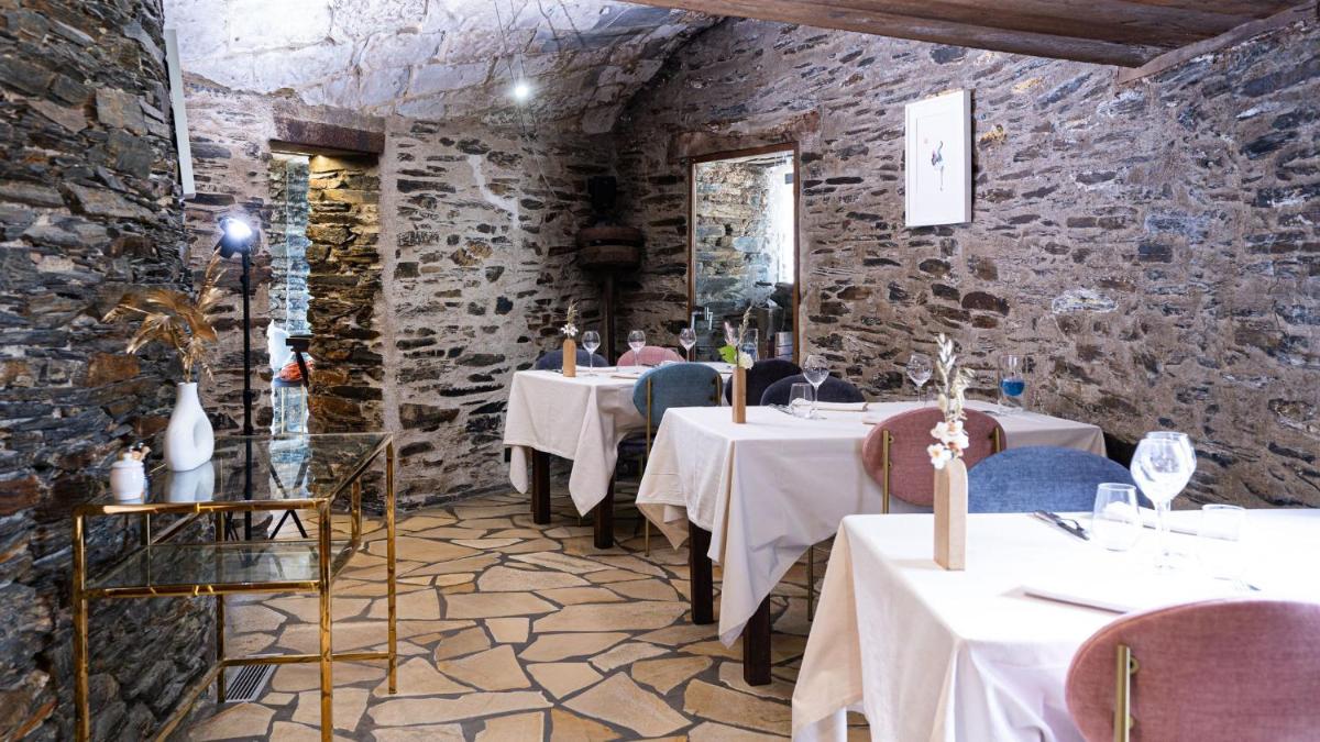 Restaurant ou autre lieu de restauration dans l'établissement Logis Hôtel Domaine du Moulin Cavier - Restaurants & Spa