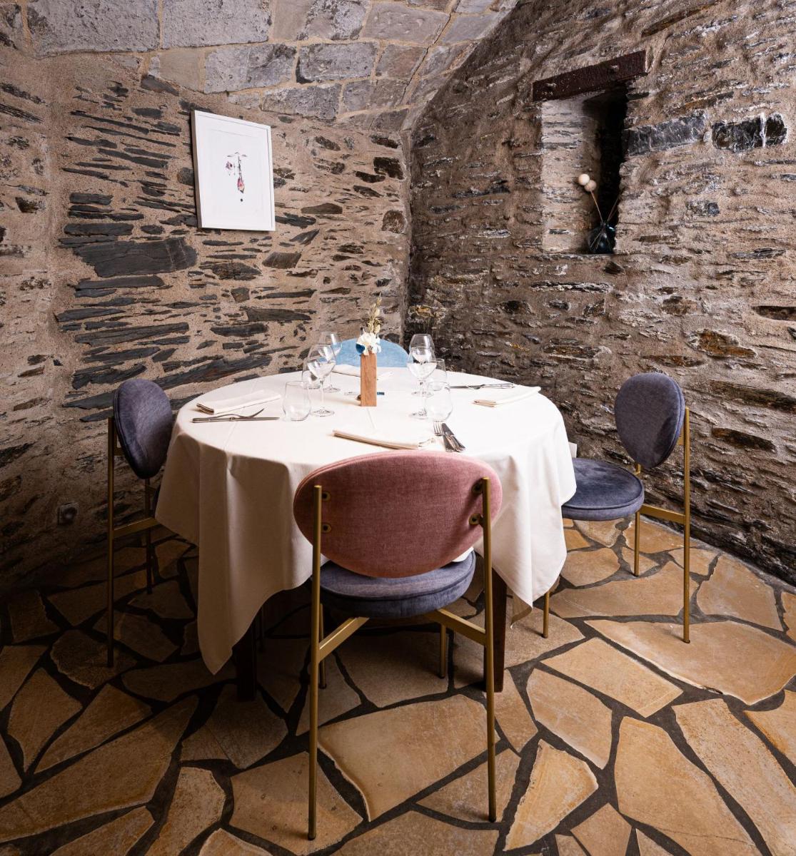 Restaurant ou autre lieu de restauration dans l'établissement Logis Hôtel Domaine du Moulin Cavier - Restaurants & Spa