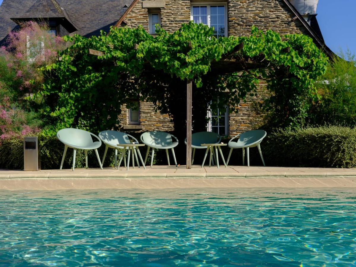 Piscine de l'établissement Logis Hôtel Domaine du Moulin Cavier - Restaurants & Spa ou située à proximité