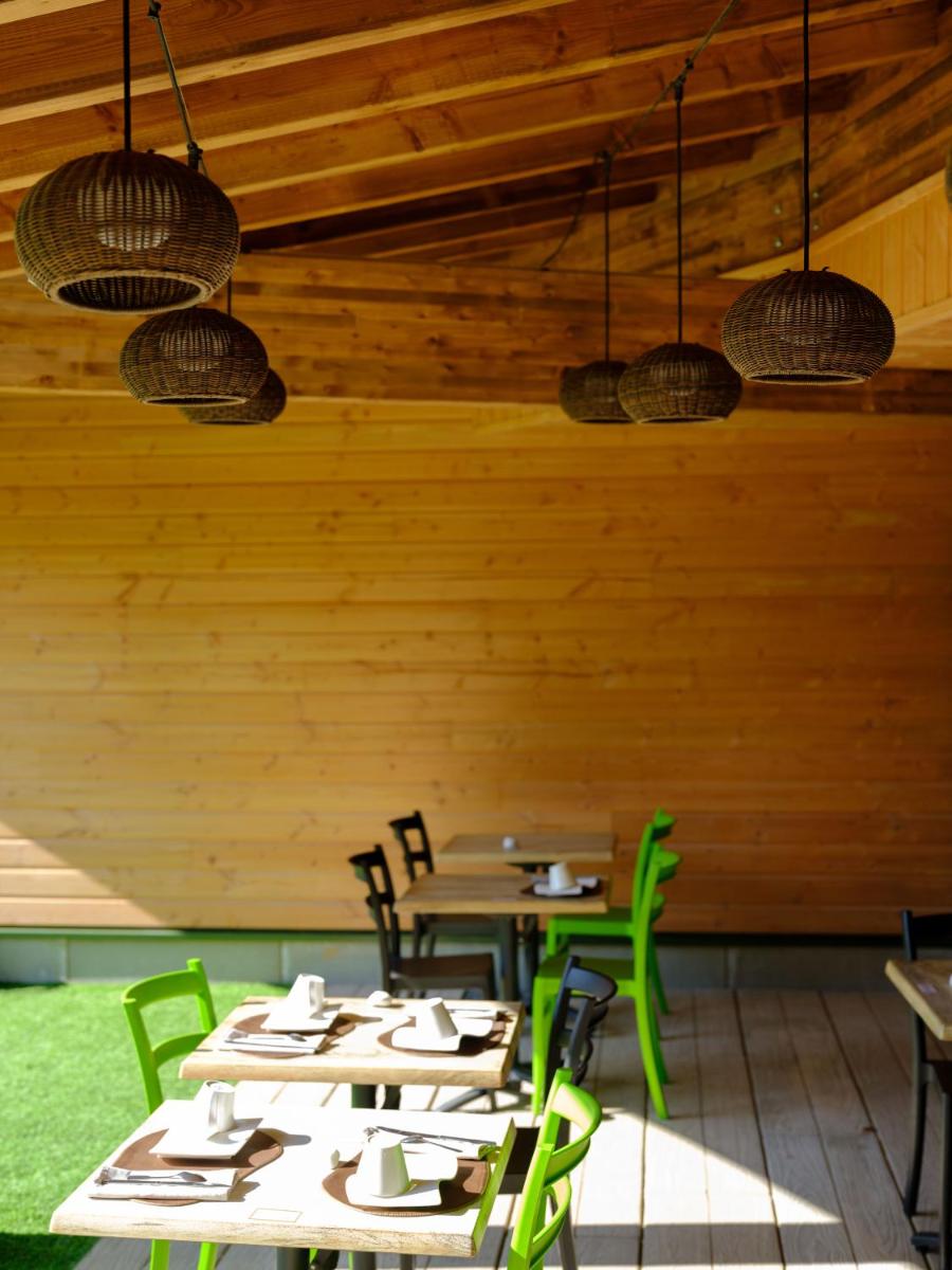 Restaurant ou autre lieu de restauration dans l'établissement Logis Hôtel Domaine du Moulin Cavier - Restaurants & Spa