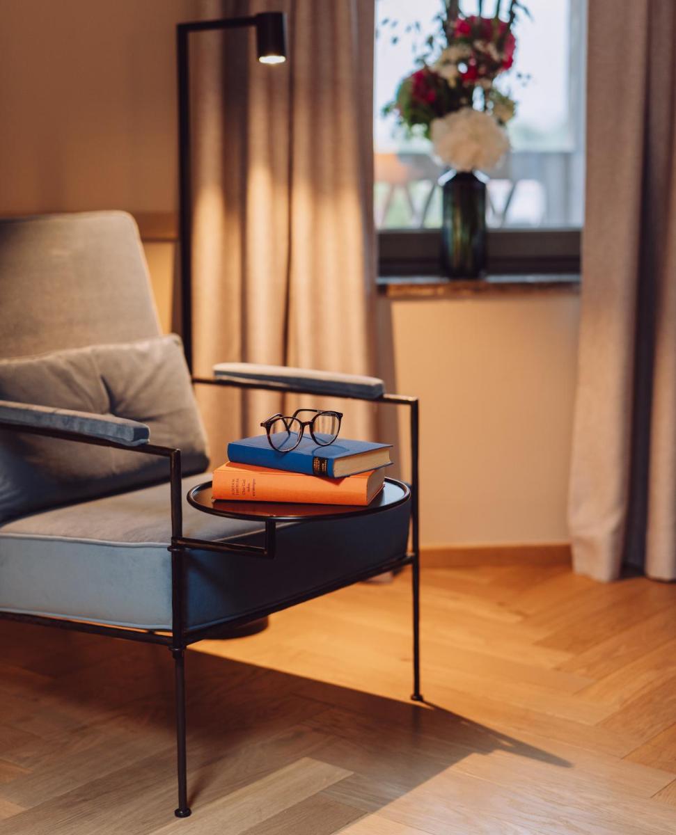 Ein Sitzbereich in der Unterkunft Parkhotel Egerner Höfe