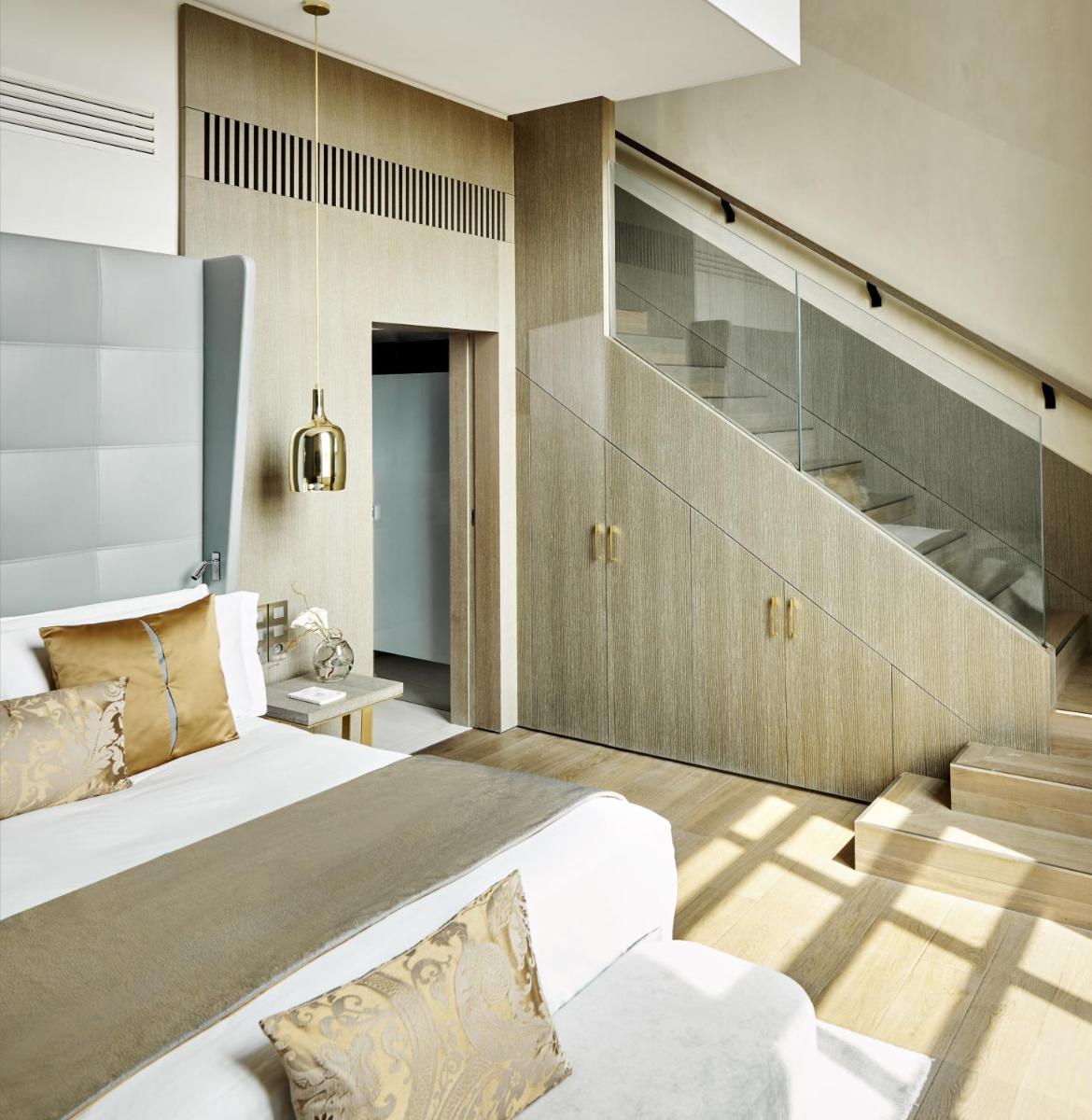 Un ou plusieurs lits dans un hébergement de l'établissement InterContinental Lyon - Hotel Dieu by IHG