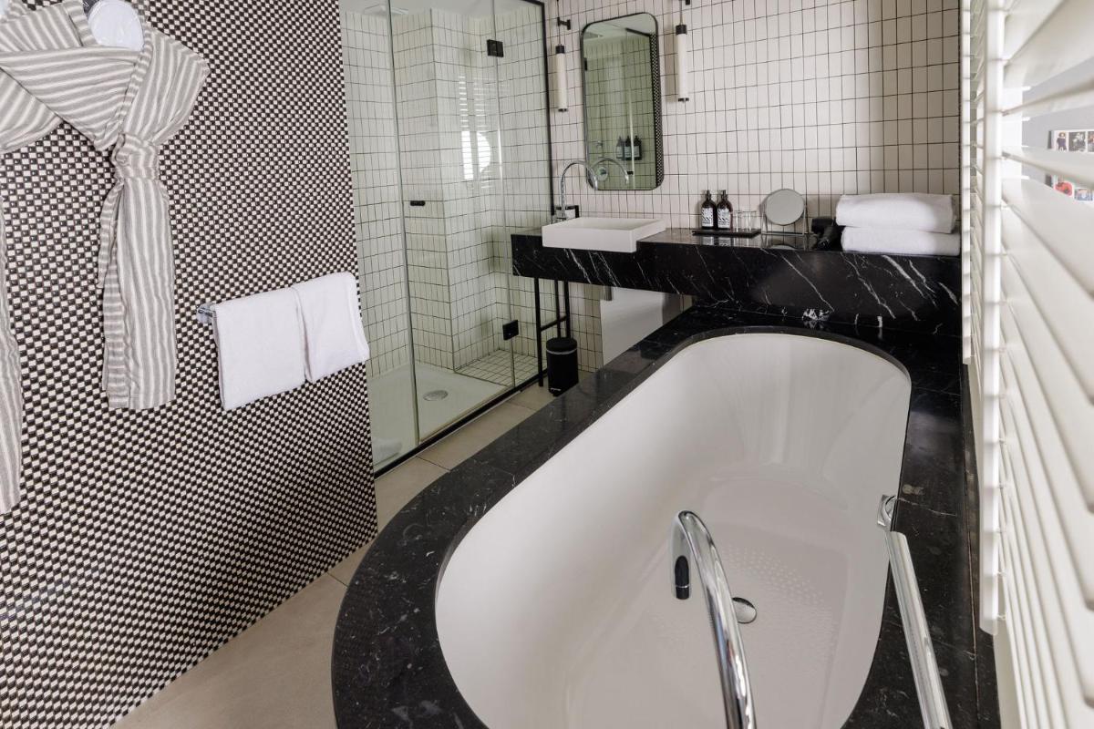 Salle de bains dans l'établissement Maison ELLE Paris