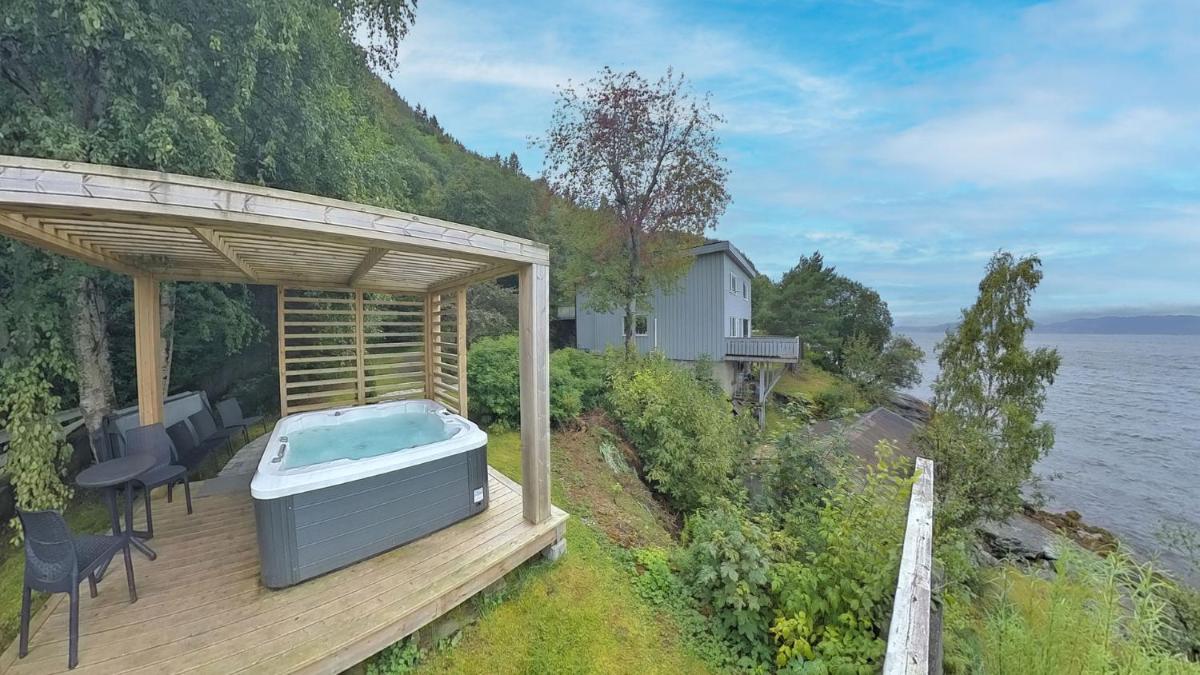 Private House & Bungalow by the sea - Housity