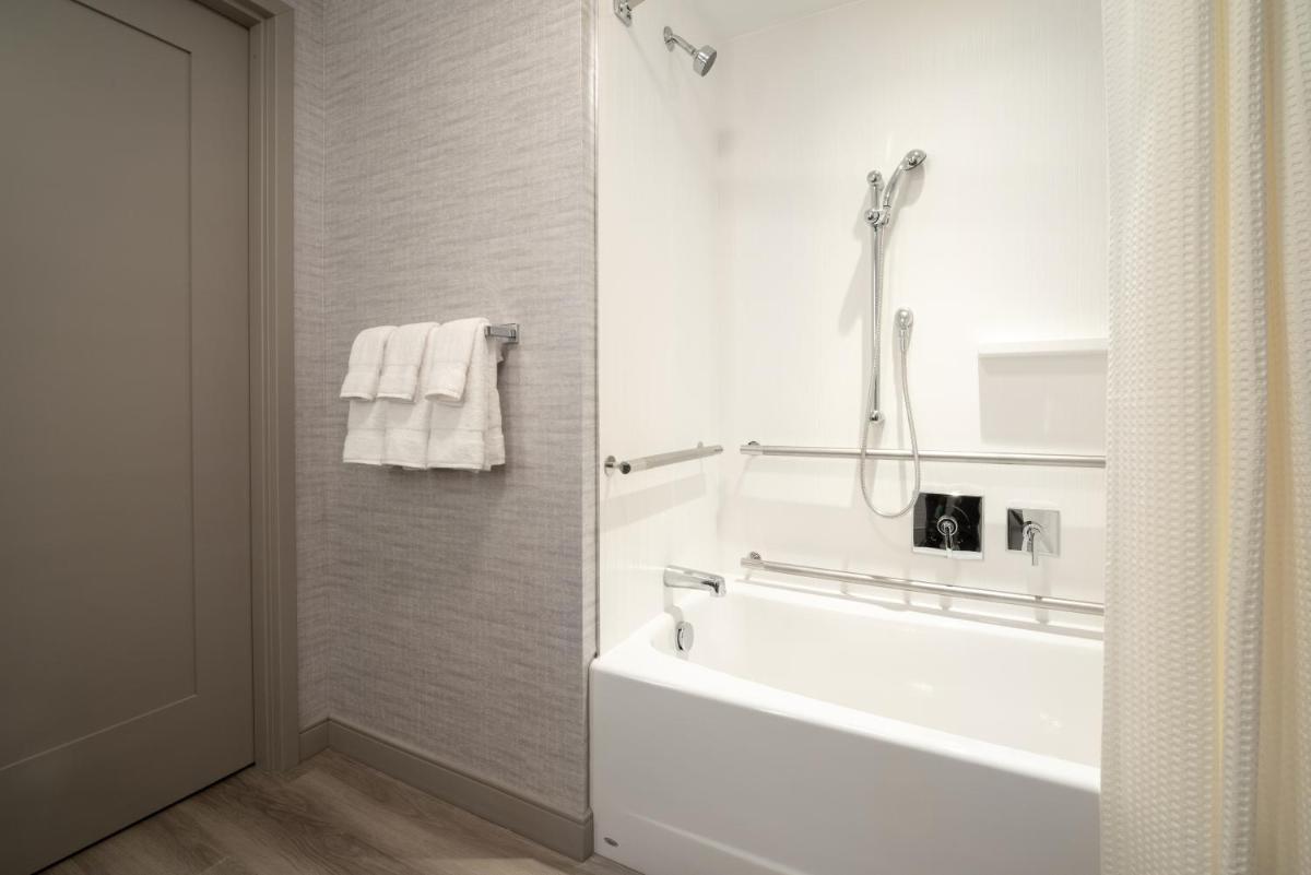 Residence Inn by Marriott Boston Logan Airport/Chelsea - Housity