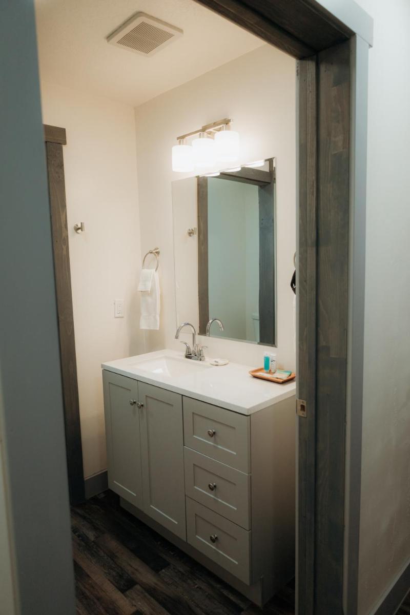 The IronHorse Inn - Housity